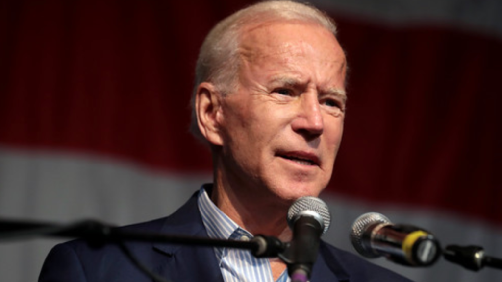Biden’s Handlers Are Giving The President Cheat Sheets With Huge Footage To Assist Him Stroll To The Podium At Talking Occasions: Report Biden’s Handlers Are Giving The President Cheat Sheets With Huge Footage To Assist Him Stroll To The Podium At Talking Occasions: Report