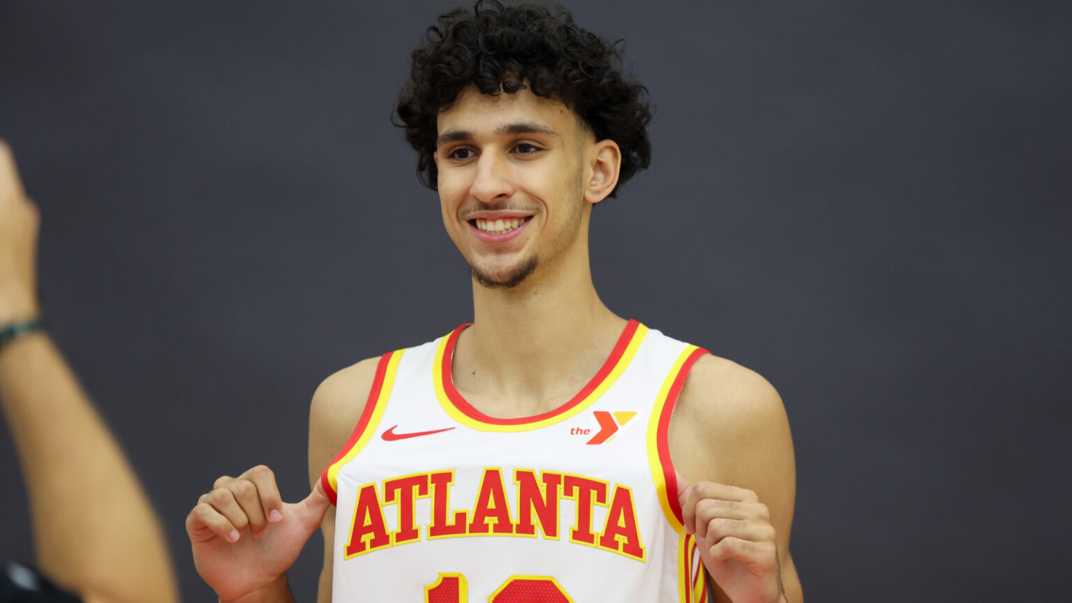 Hawks signal No. 1 choose to rookie contract Hawks signal No. 1 choose to rookie contract