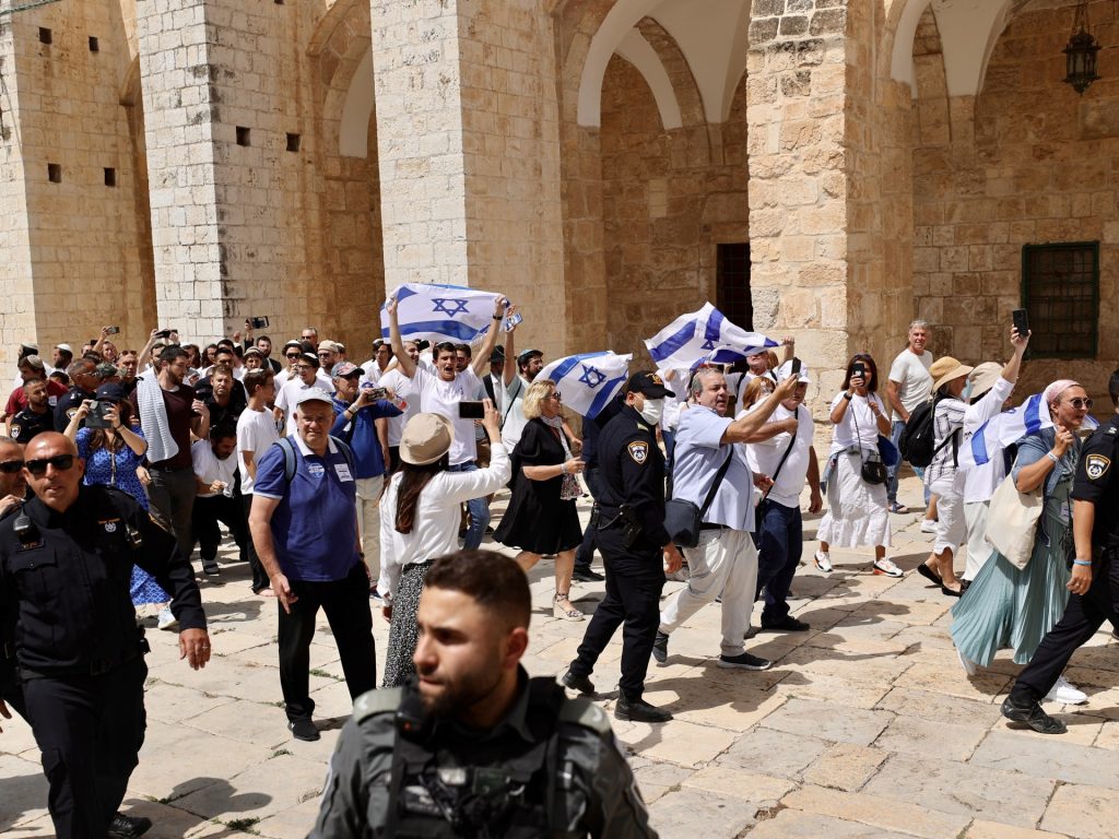 Israeli crowds storm Al-Aqsa Mosque, West Financial institution villages, on Jewish vacation | Occupied West Financial institution Information