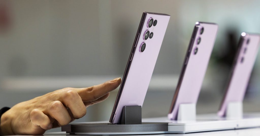 Why Did Samsung Take Management of My Banking App? Inside Android’s ‘Clobbering’ Dilemma