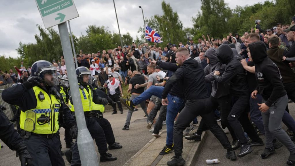 Commentary: UK far-right riots present on-line propagandists know the way to work their viewers Commentary: UK far-right riots present on-line propagandists know the way to work their viewers