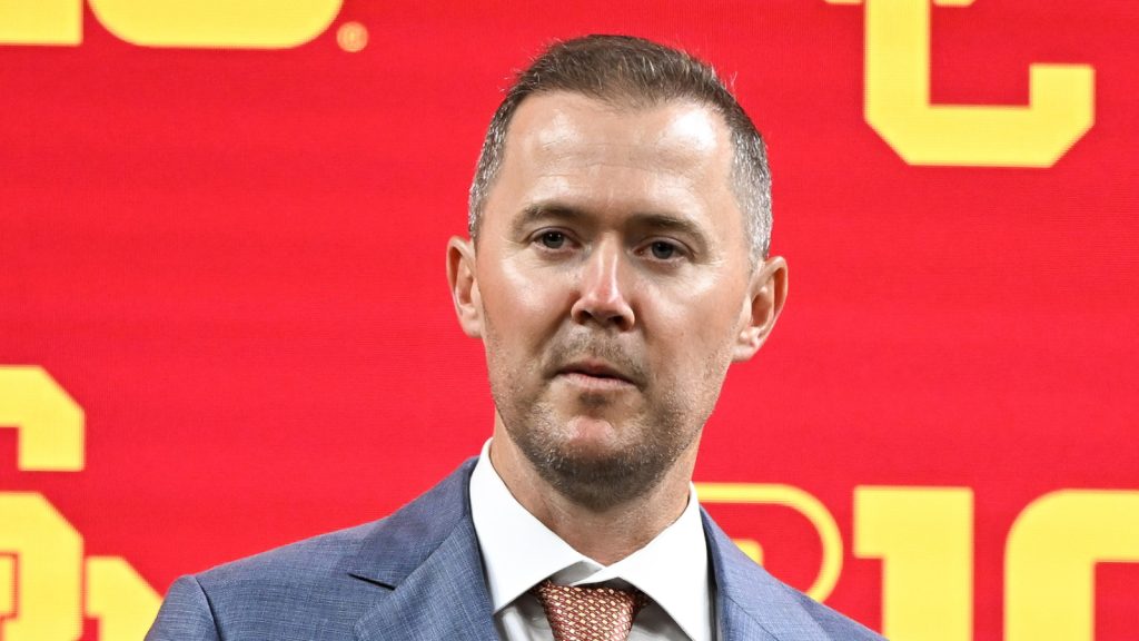 ESPN’s Paul Finebaum calls USC HC Lincoln Riley ‘common’ ESPN’s Paul Finebaum calls USC HC Lincoln Riley ‘common’