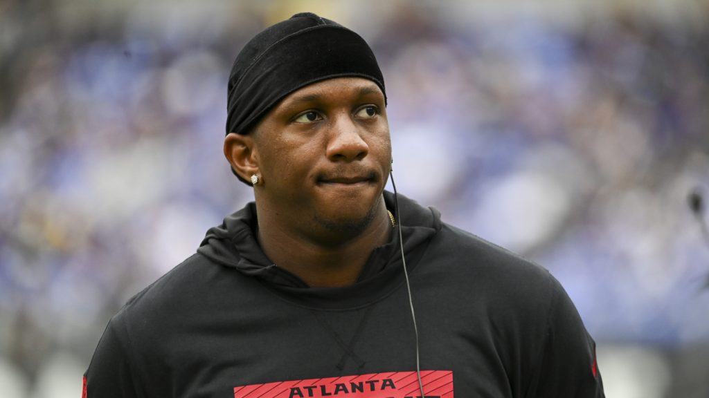 Falcons HC struggles to clarify sitting QB Michael Penix Jr.