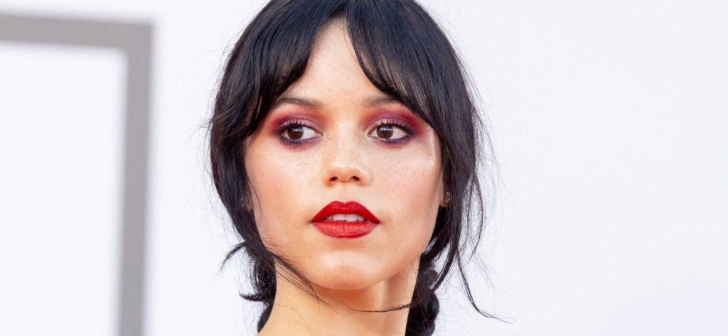 Jenna Ortega Wows In Crimson Robe At ‘Beetlejuice 2’ Premiere