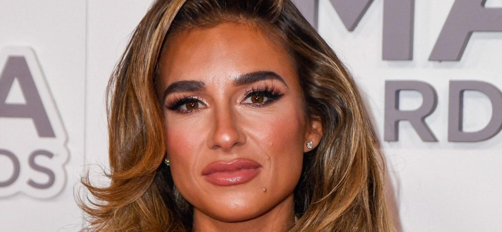 Jessie James Decker Fashions Her New Stylish Kittenish Pink Romper Jessie James Decker Fashions Her New Stylish Kittenish Pink Romper