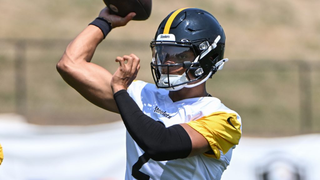 Justin Fields gaining a bonus in Steelers’ QB competitors?