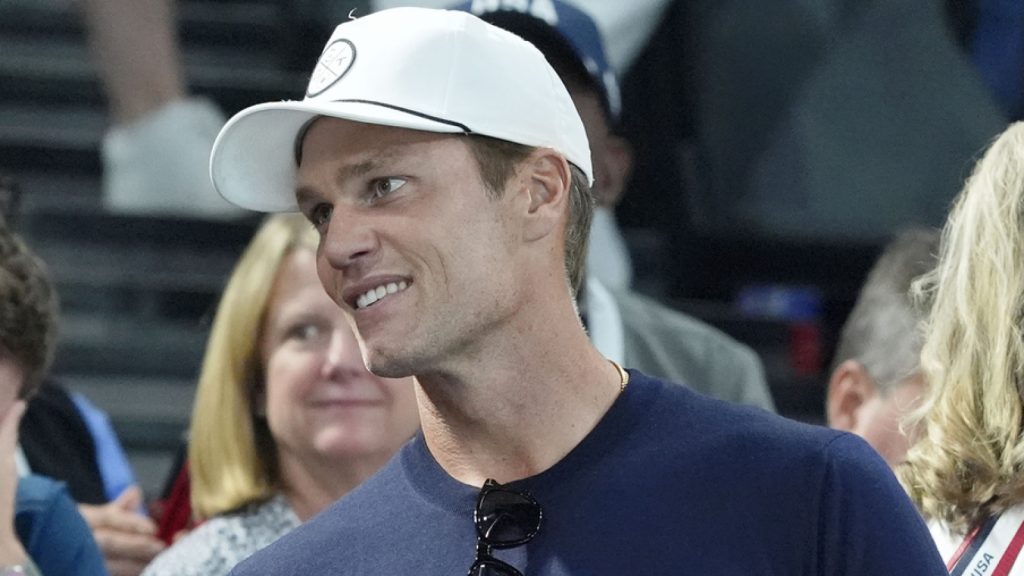 Media insider previews how Tom Brady will do as broadcaster