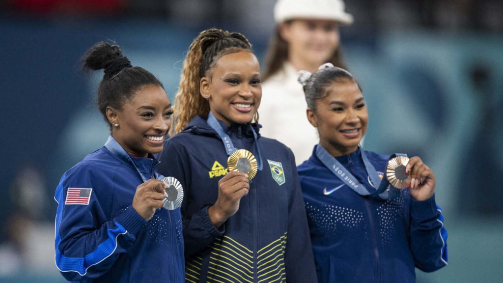 Simone Biles, Jordan Chiles clarify bow to Rebeca Andrade on Olympic podium Simone Biles, Jordan Chiles clarify bow to Rebeca Andrade on Olympic podium