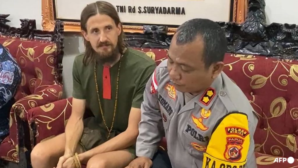 New Zealand pilot free of captivity in Indonesia’s Papua