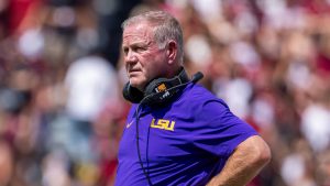 Brian Kelly, No. 16 LSU bailed out by premature penalties
