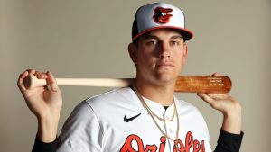 Orioles to recall prime infield prospect, activate veteran righty