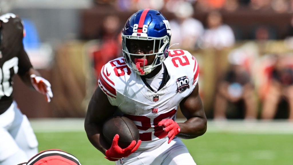 Watch: Giants’ Devin Singletary seals win over Browns with unselfish play