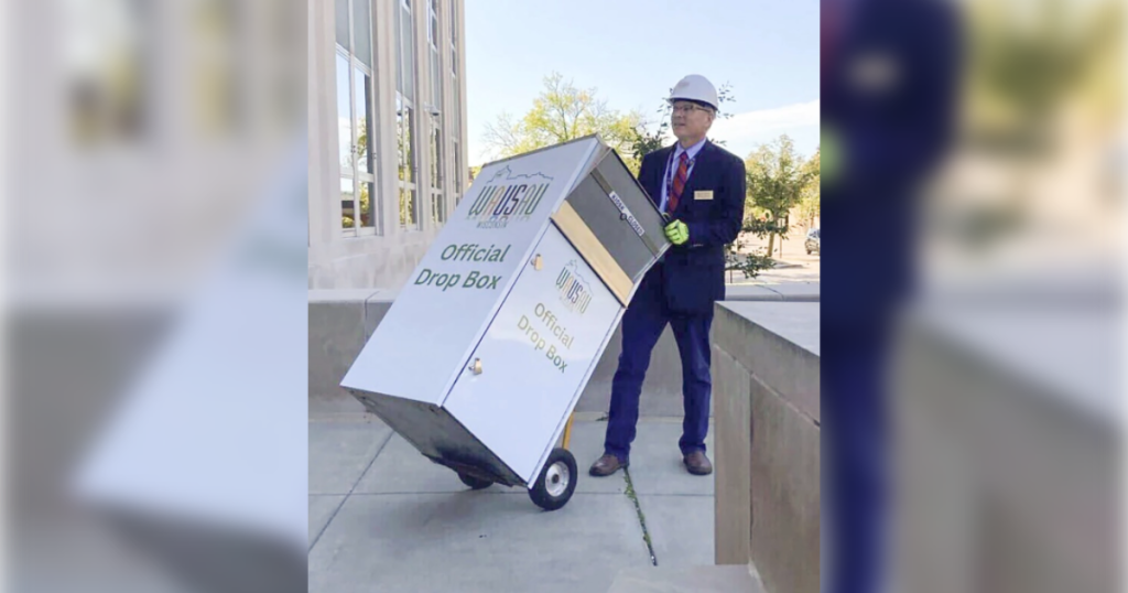 Wisconsin Mayor Takes Issues Into His Personal Arms: Says He Did Nothing Unsuitable After Utilizing Dolly to Take away Poll Drop Field Exterior Metropolis Corridor | The Gateway Pundit