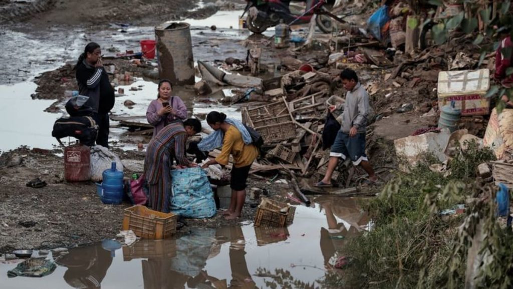 Nepal surveys flood wreckage as demise toll reaches 209