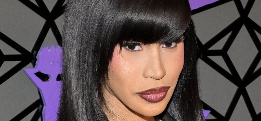 Cardi B Threatens Prank Caller Who Reported Her Youngsters To CPS Cardi B Threatens Prank Caller Who Reported Her Youngsters To CPS