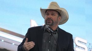 Nation singer Garth Brooks accused of rape in lawsuit from hair-and-makeup artist