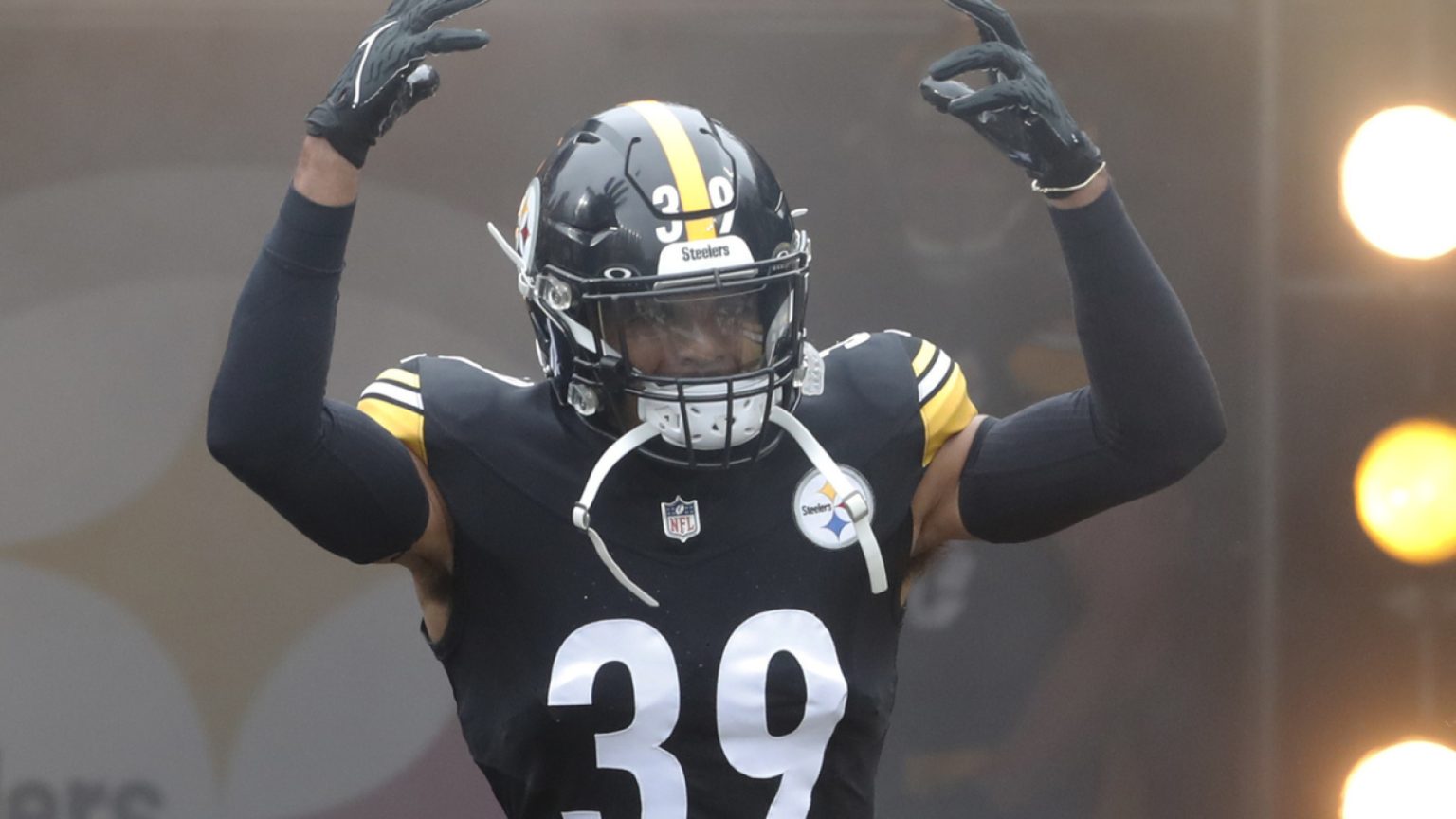 Steelers defenders blast officers following Week 4 loss to Colts Steelers defenders blast officers following Week 4 loss to Colts