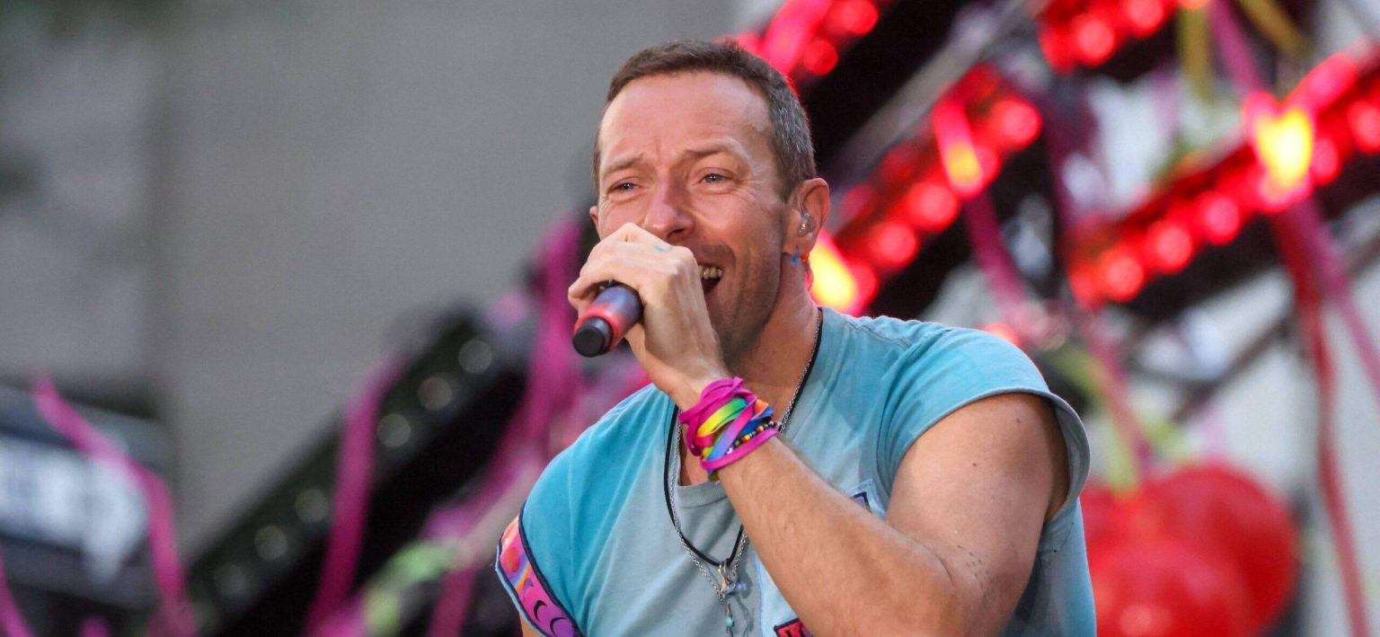 Coldplay’s Chris Martin Falls Via Lure Door Throughout Live performance
