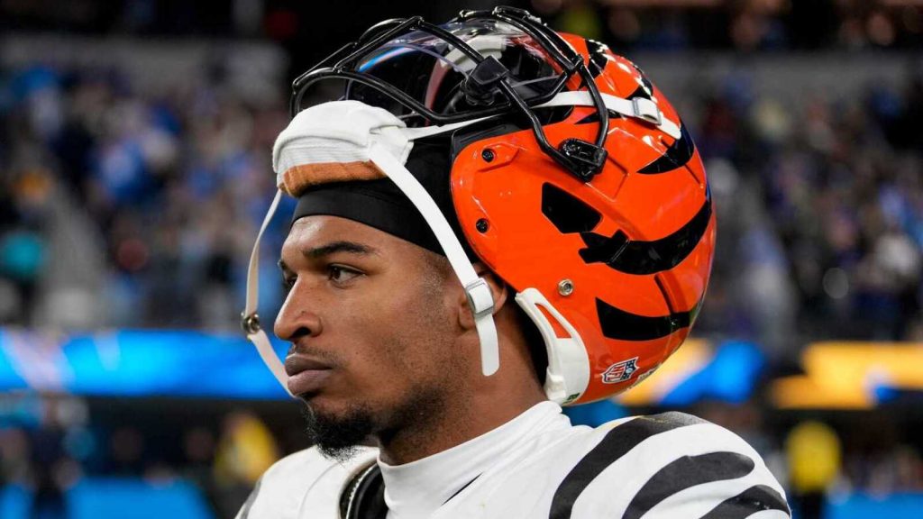 Annoyed Ja’Marr Chase appears to level finger at teaching employees