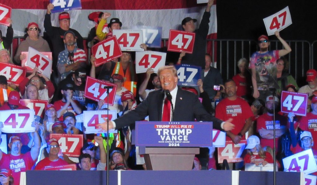 TGP Pictures: President Trump Rally in Warren, Michigan With Robert F. Kennedy, Jr. | The Gateway Pundit