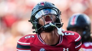 South Carolina’s Dylan Stewart reportedly negotiating for M