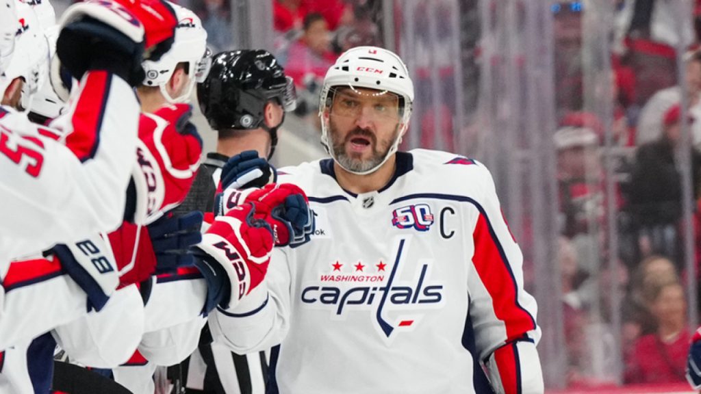 Watch: Ovechkin scores objective No. 860, now 35 from passing Gretzky