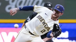 Younger duo’s gloves make historical past for Brewers