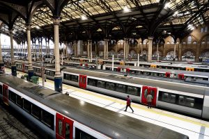When are the final trains on Christmas Eve to and from London?