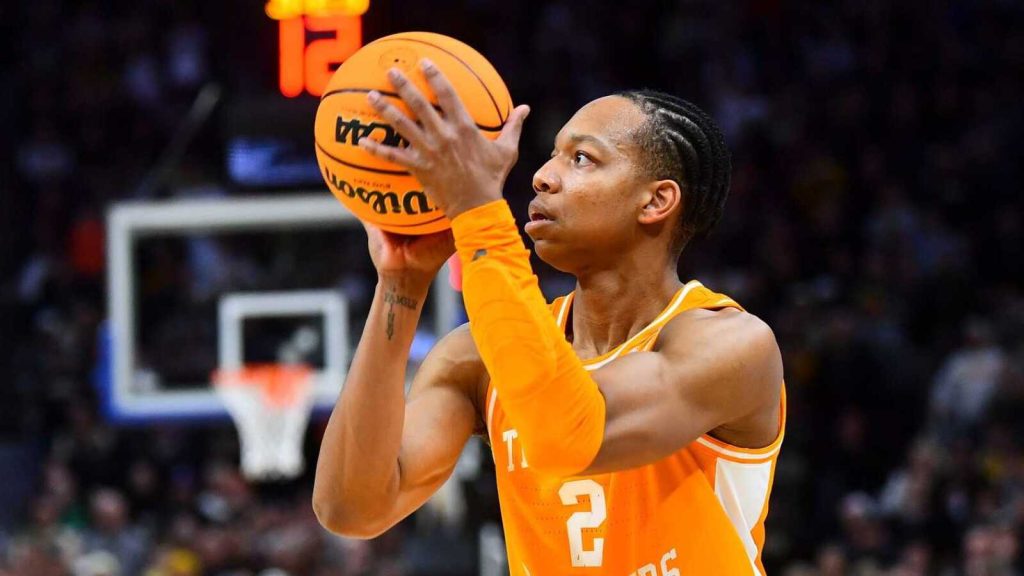 No. 1 Tennessee survives upset bid from Illinois No. 1 Tennessee survives upset bid from Illinois