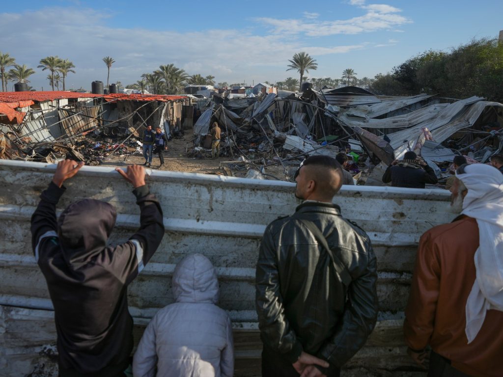 Israeli strikes on Gaza kill dozens as Hamas official says talks resume | Gaza Information Israeli strikes on Gaza kill dozens as Hamas official says talks resume | Gaza Information