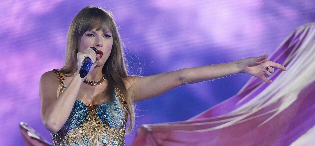 How Taylor Swift Made Over  Million Over Thanksgiving