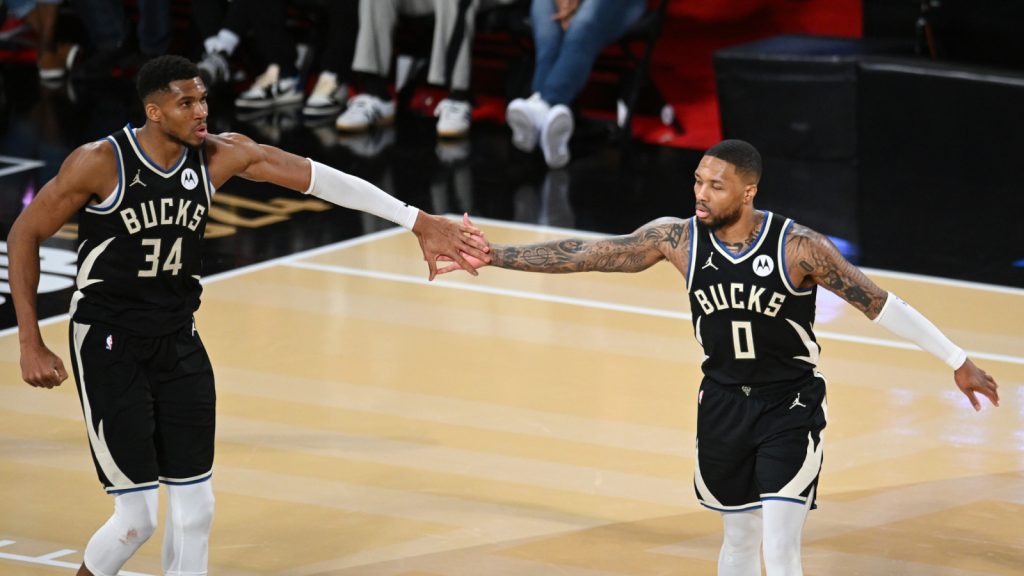 Bucks defeat Hawks 110-102 to advance to NBA Cup Last Bucks defeat Hawks 110-102 to advance to NBA Cup Last