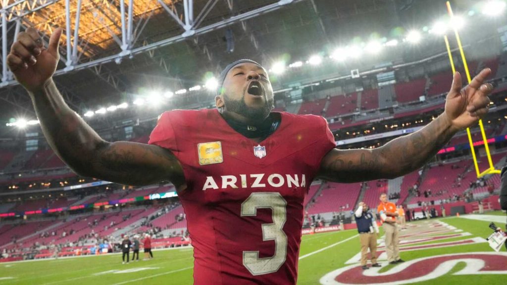 Cardinals preserve defensive star with profitable contract extension Cardinals preserve defensive star with profitable contract extension