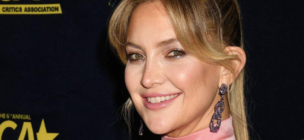 Why Kate Hudson Adorned Her Christmas Tree Alone This 12 months Why Kate Hudson Adorned Her Christmas Tree Alone This 12 months