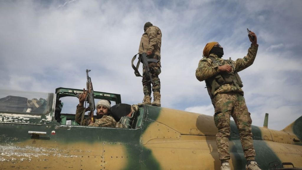 Syria rebels say nearing Damascus as govt denies falling again