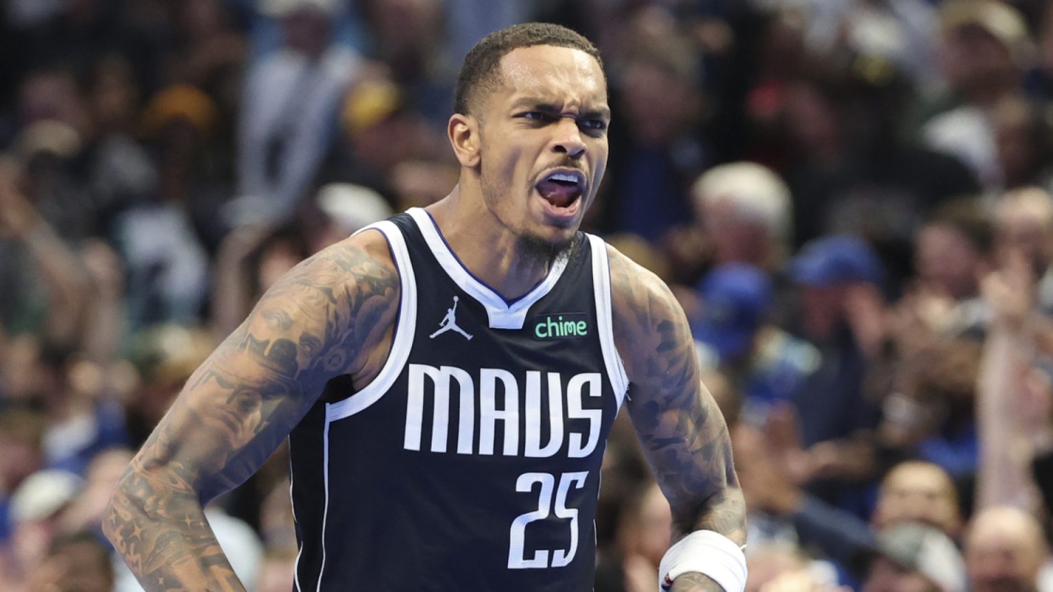 Watch: Three gamers ejected after ugly Suns-Mavericks brawl Watch: Three gamers ejected after ugly Suns-Mavericks brawl