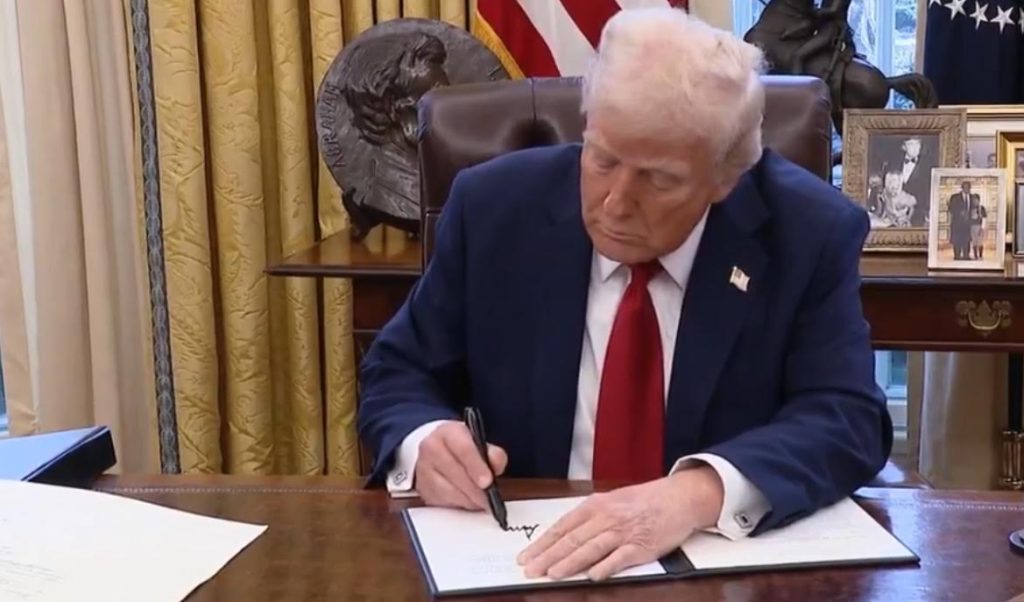 Trump Indicators Government Order to Examine and Undo “DEI and Woke Insurance policies” Biden Imposed on FAA After Helicopter-Airplane Collision (VIDEO) | The Gateway Pundit Trump Indicators Government Order to Examine and Undo “DEI and Woke Insurance policies” Biden Imposed on FAA After Helicopter-Airplane Collision (VIDEO) | The Gateway Pundit