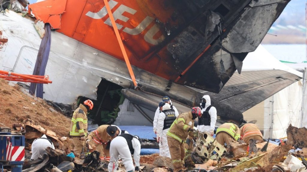 Jeju Air black packing containers ceased recording earlier than aircraft crash, South Korea says | Aviation Information Jeju Air black packing containers ceased recording earlier than aircraft crash, South Korea says | Aviation Information