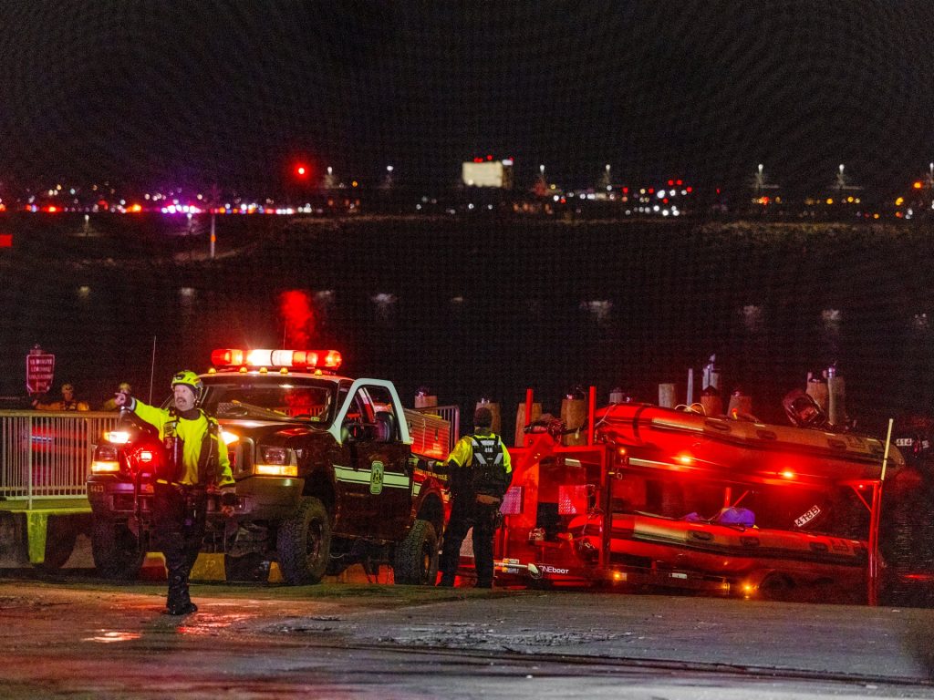 American Airways airplane, Black Hawk helicopter crash close to Washington, DC | Aviation Information American Airways airplane, Black Hawk helicopter crash close to Washington, DC | Aviation Information