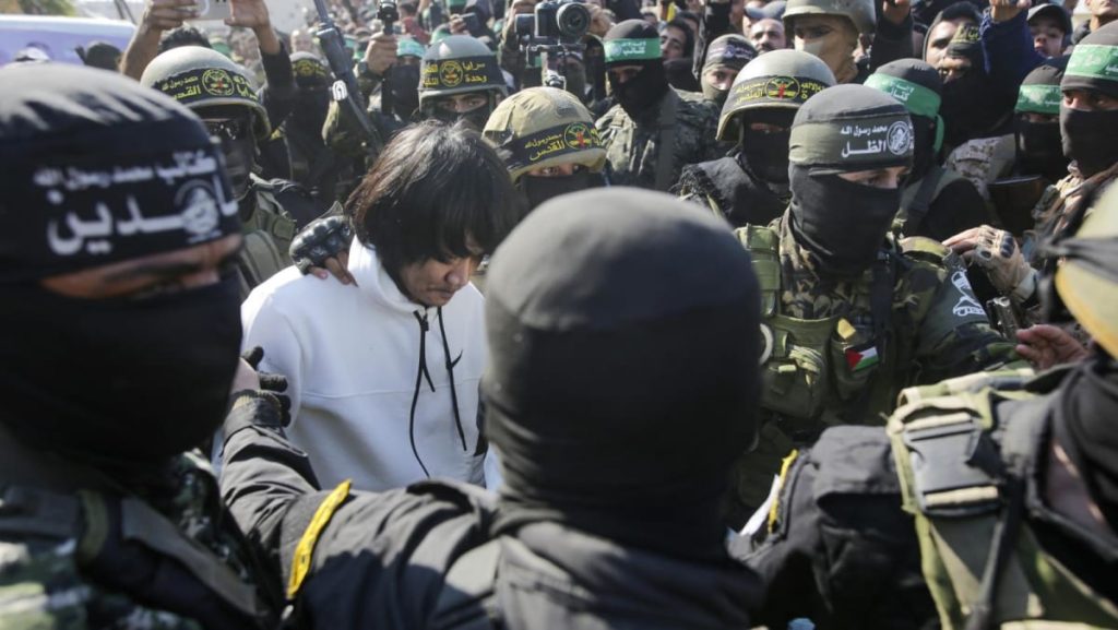 Israel delays prisoner launch after chaotic hostage handover Israel delays prisoner launch after chaotic hostage handover