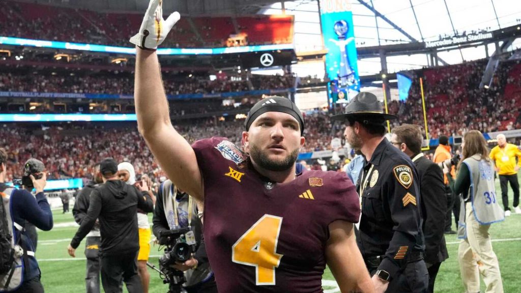 Corridor of Famer compares Cam Skattebo to former NFL All-Professional