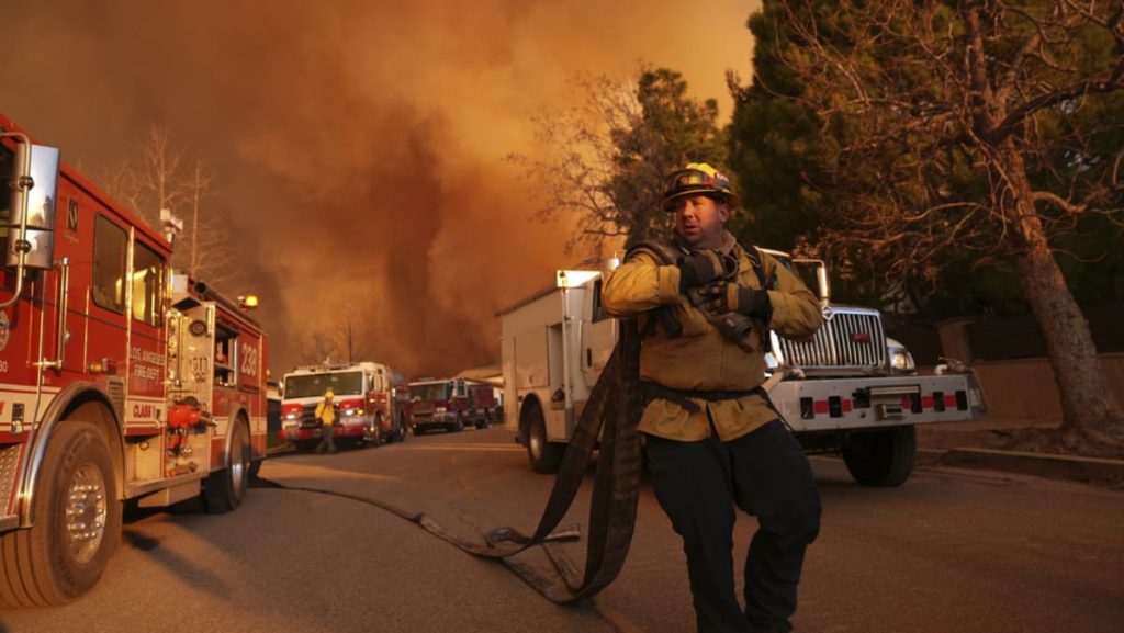 Huge Los Angeles fireplace spreads into new areas close to Palisades