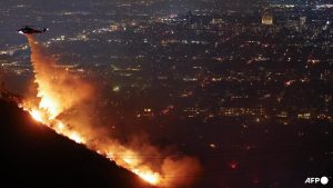 Celebrities flee Los Angeles fires, lose homes as Hollywood occasions scrapped