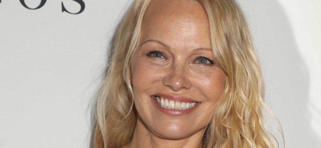 Pamela Anderson Goes Make Up Free At Dior Paris Style Week Present