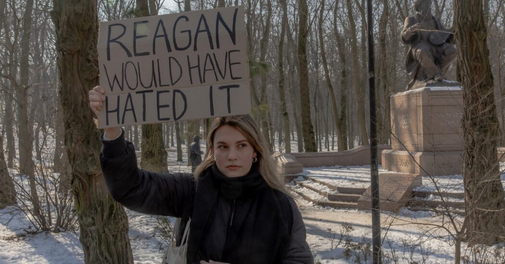 Uncommon Protest at U.S. Embassy in Ukraine Displays Fears Over Trump Uncommon Protest at U.S. Embassy in Ukraine Displays Fears Over Trump