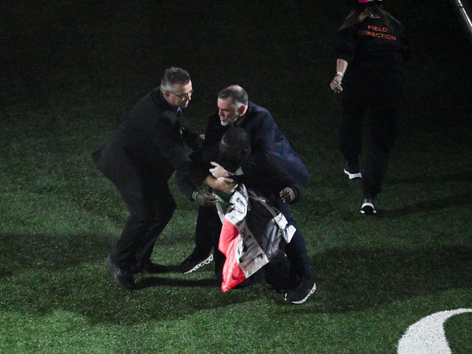 Protester with Palestinian flag interrupts Lamar’s Tremendous Bowl present | American Soccer Information Protester with Palestinian flag interrupts Lamar’s Tremendous Bowl present | American Soccer Information