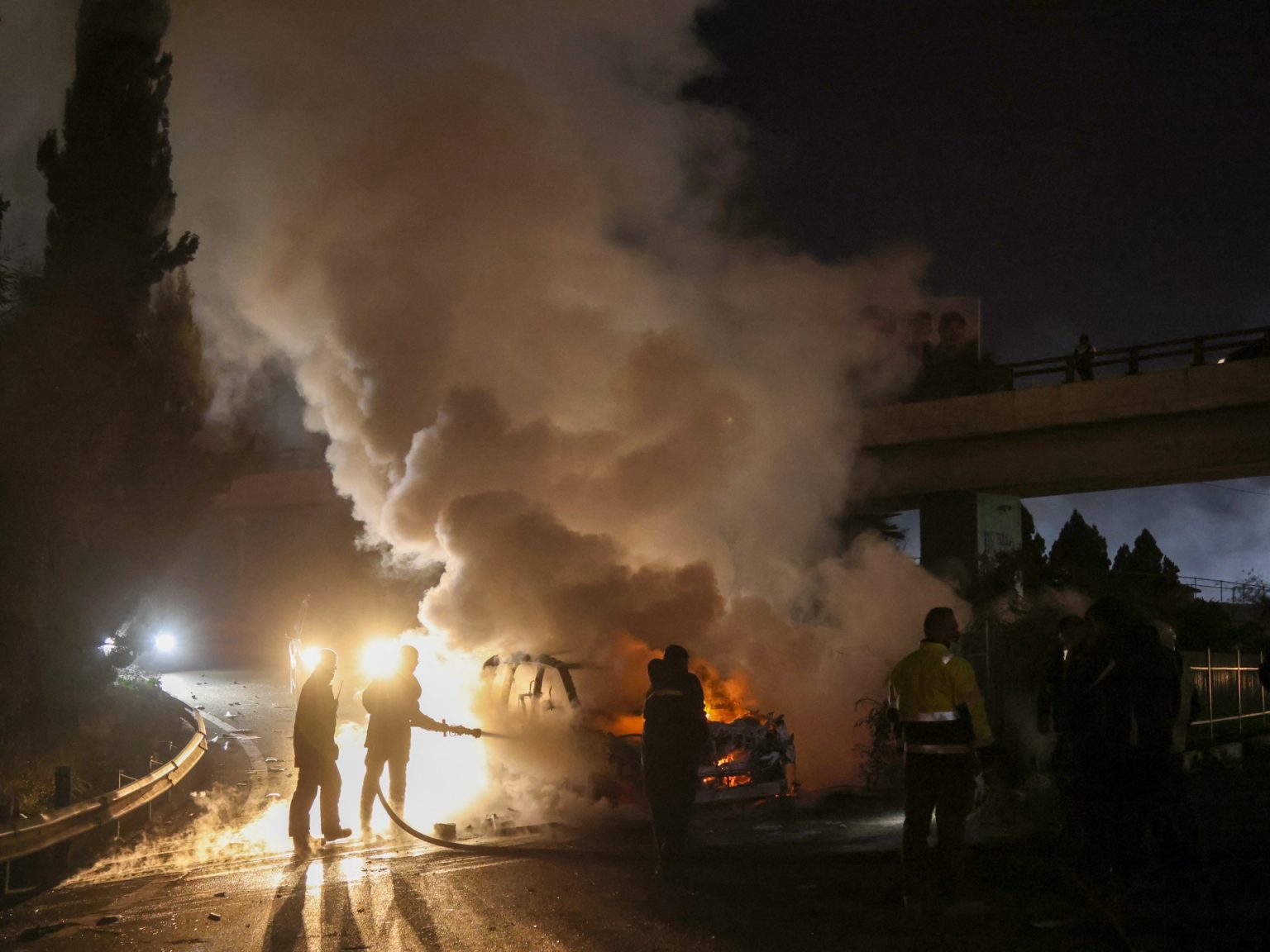UN commander injured as Lebanese protesters torch automotive close to Beirut airport | Army Information