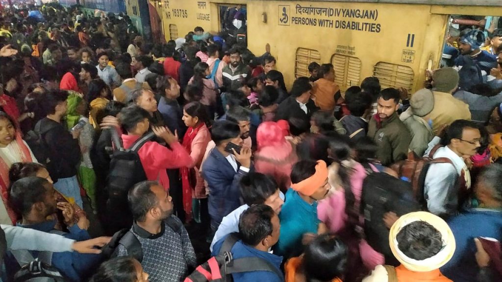 Youngsters amongst 15 killed in crush at New Delhi practice station in India | Transport Information Youngsters amongst 15 killed in crush at New Delhi practice station in India | Transport Information