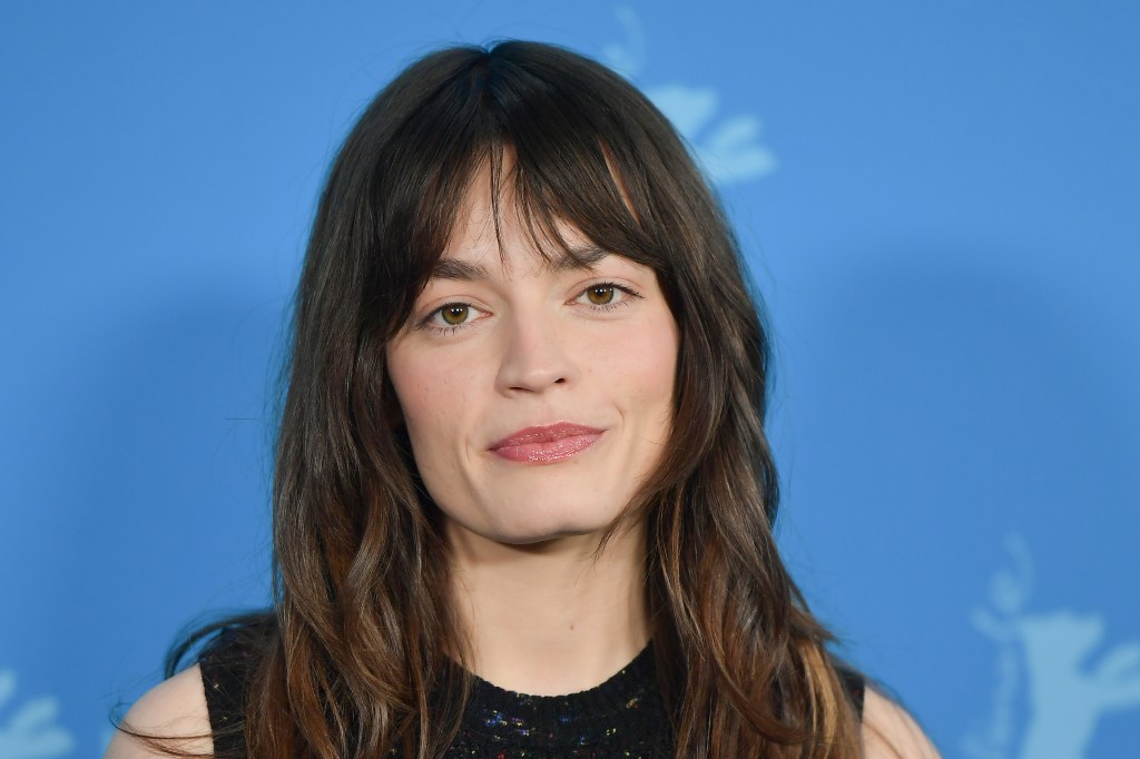 Emma Mackey On ‘Sizzling Milk’ & Rebecca Lenkiewicz Emma Mackey On ‘Sizzling Milk’ & Rebecca Lenkiewicz