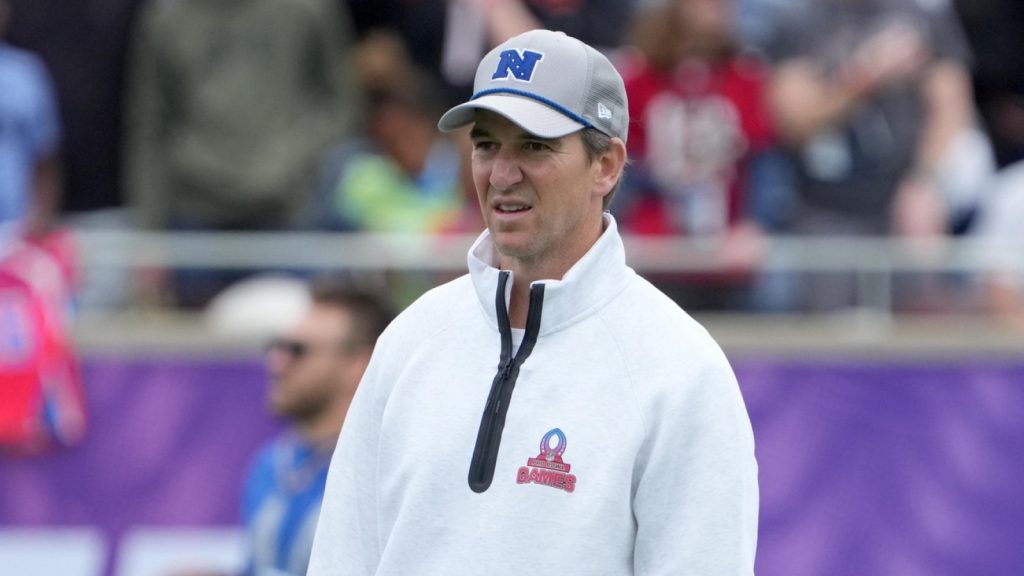 Eli Manning reacts to perceived Corridor of Fame snub